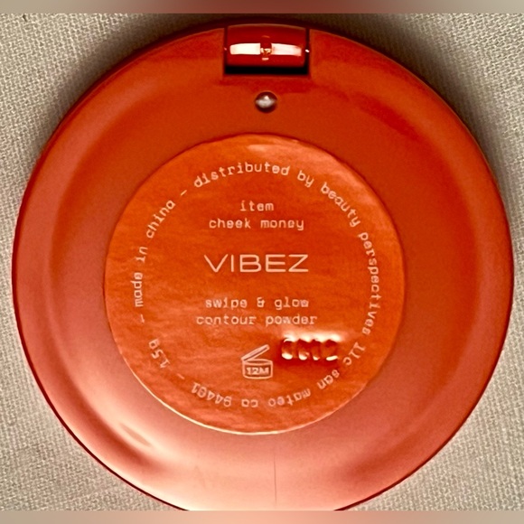 Item Cheek Money Swipe & Glow Contour powder - Picture 4 of 4